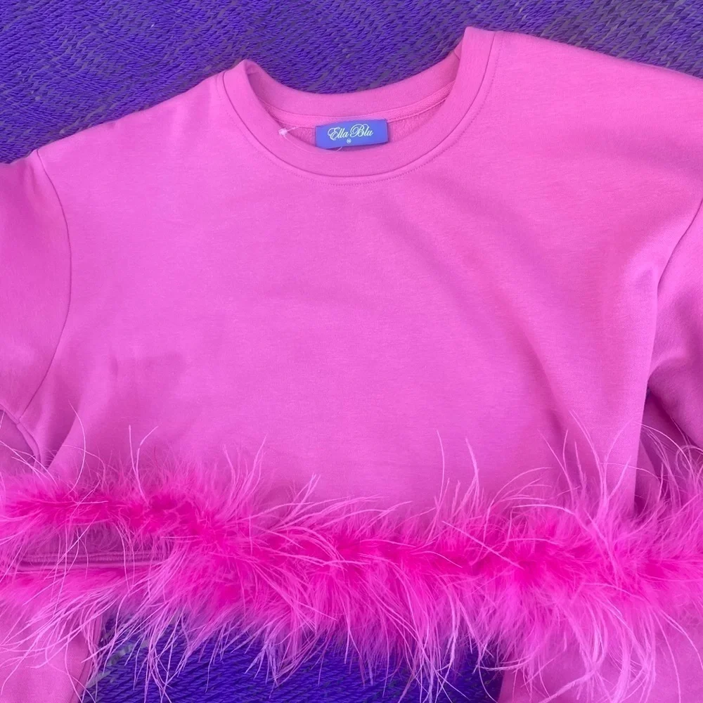 Ella Blu Feather Trim Sweatshirt Pink Women's Size M Crop‎ Pullover Top EUC - Picture 4 of 10